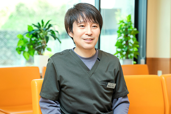 院長　桑波田　隆志